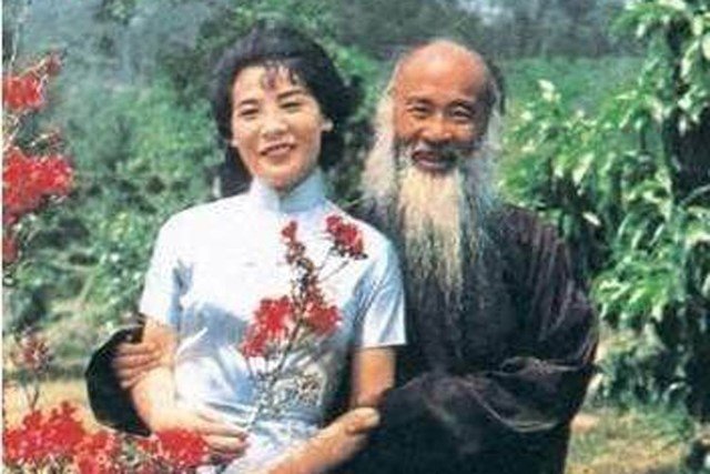 大画家张大千一生的红尘知己无数，但张大千为何为她三次下跪